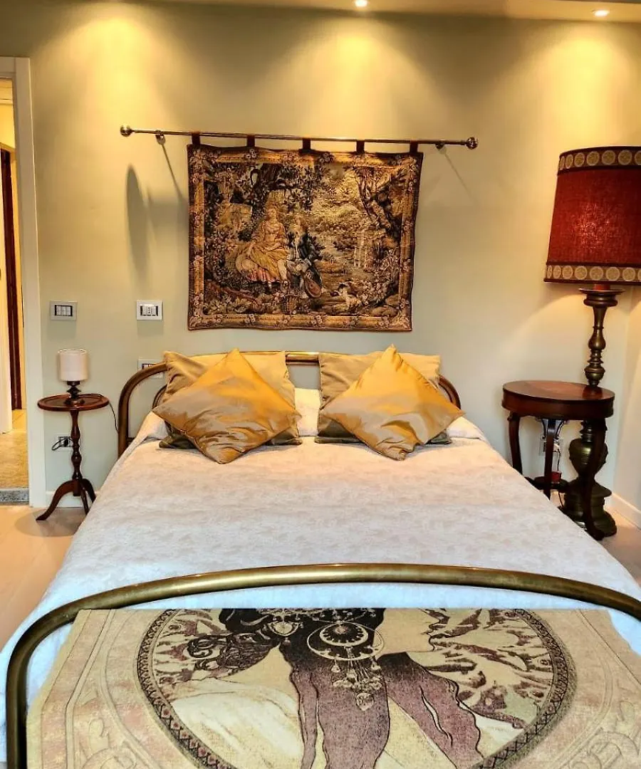 Magnificent Rooms Verona Center 0*,